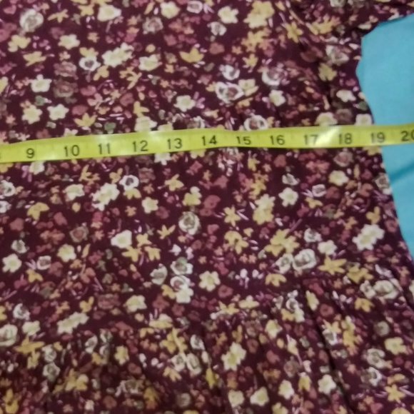 Burgundy Floral Print Ruffle-Hemmed Blouse Size L - Picture 16 of 16